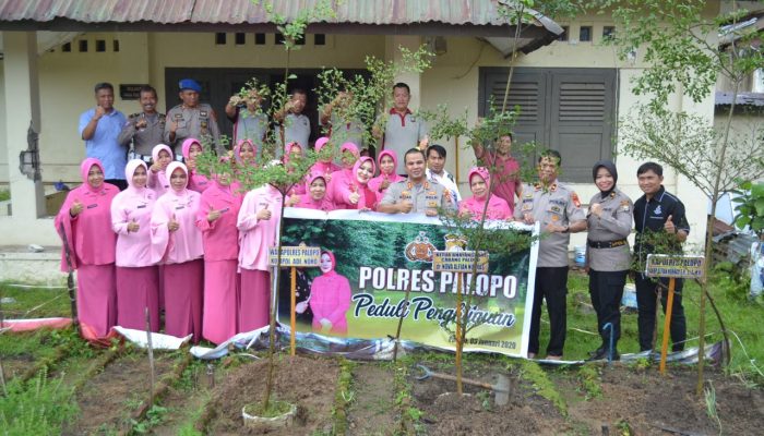 Kapolres Palopo Pimpin Anggotanya Tanam Pohon, Kasubag Humas: Peduli Lingkungan