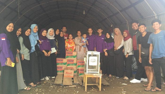 Mahasiswa UM Parepare Bagikan Sembako Kepada Korban Kebakaran di Soreang