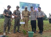 Go Green: Wabup Bersama Polres Bone Tanam 1000 Pohon