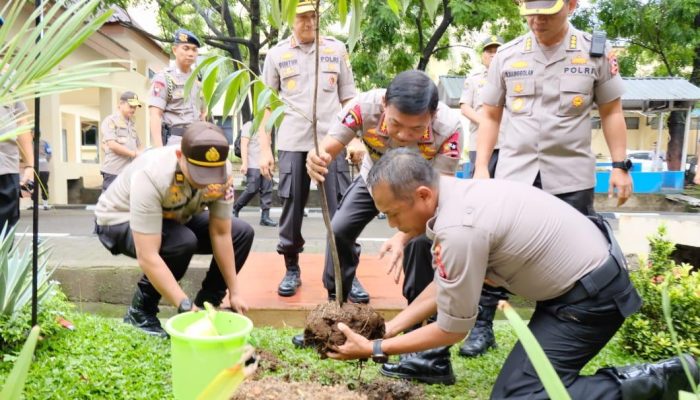 Hanya 10 Hari Polda Sulsel Tanam 22,465 Pohon, Kapolri Apresiasi dengan Eboni