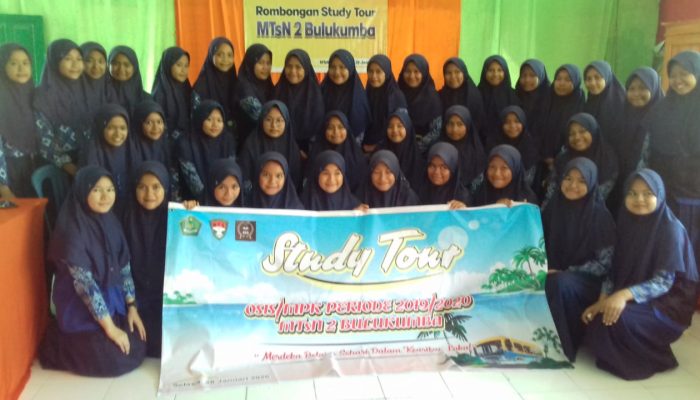 MTs Negeri 2 Bulukumba Study Tour: Kenali Budaya dan Tumbuhkan Nasionalisme