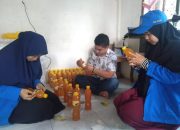 Mahasiswa KKNP IAIM Sinjai Bantu Pasarkan Sirup Markisa Buatan Pemuda Desa Pattongko