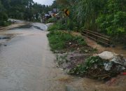 Saluran Air Tersumbat, Jalan Poros Sinjai-Bulukumba Tergenang Air