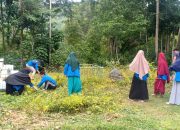 Bentuk Rasa Hormat, Mahasiswa KKP-P Unismuh Makassar di Tabbinjai Gowa Kerja Bakti di Makam Veteran