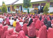 Mahasiswa KKN UINAM di Desa Saotengah Tumbuhkan Minat Baca Anak Lewat Dongeng