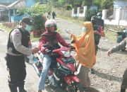 Bhabinkamtibmas Desa Barambang Dampingi Petugas Posko Pencegahan Covid-19