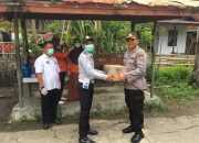 Kapolres Sinjai Berikan Bingkisan ke Petugas Posko Pencegahan Covid-19