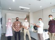 Ketua Fraksi PKB Riau Beri Bantuan APD Pada Tenaga Medis