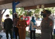 BNK Sinjai Bersama PMI Bagikan 1000 Masker dan Lakukan Penyemprotan