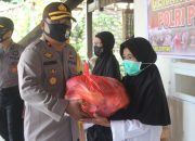 Peduli, Polres Soppeng Bagi-bagi Sembako Ditengah Pandemi Covid-19