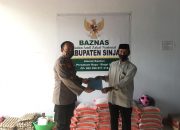 Kapolres Sinjai Serahkan Zakat Profesi Personil Polres ke Baznas