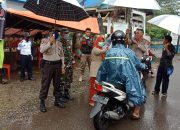 Sinergitas Kapolsek dan Danramil Sinjai Borong Cegah Penularan Covid-19