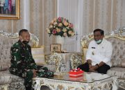 Danrem 141/Tp Brigjen TNI Djashar Djamil Kunjungi Kediaman Bupati Bone