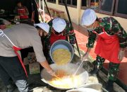 Dapur Lapangan TNI Polri Siapkan Paket Buka Puasa Bagi Warga yang Terdampak Covid-19