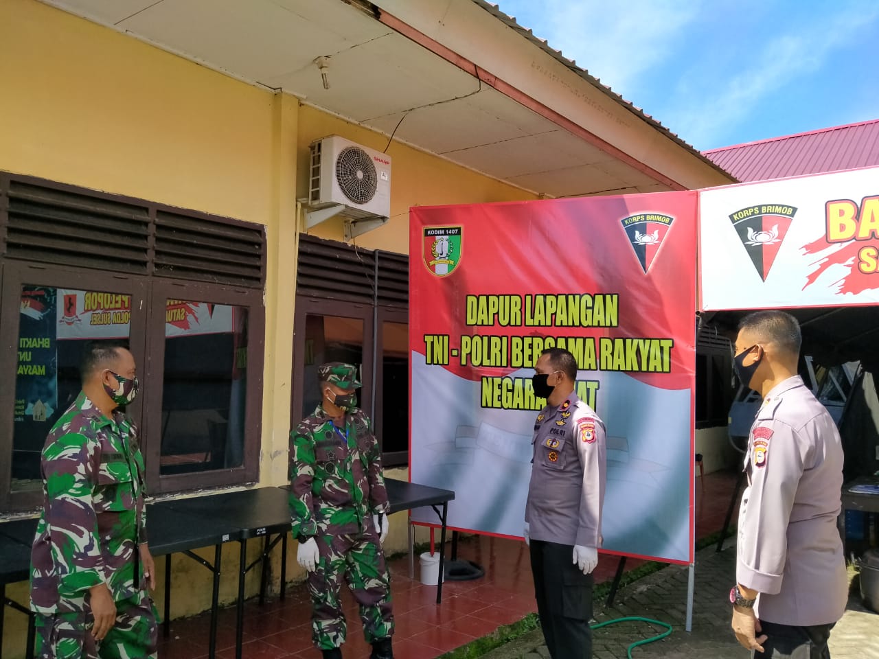 Kunjungi Dapur Lapangan Tni Polri