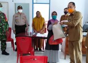 Kapolsek Sinjai Borong Hadiri Penyaluran Paket Sembako di Kelurahan Pasir Putih