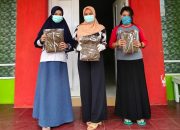 Emak-emak Pengajian Sholehah Asmaul Husna Jakarta Sumbang APD ke Tim Medis
