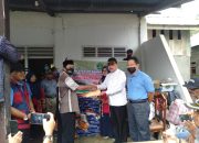 Kemenag Sinjai Salurkan Bantuan di Masamba