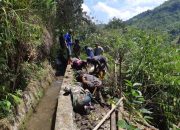 Musim Kemarau, Warga Barambang Sinjai Borong Bersihkan Saluran Irigasi