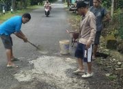 Bahkan Pernah Menelan Korban, Jalan di Sinjai Selatan Ini Dikerja Swadaya