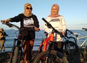 Komunitas Gowes Manja Sinjai Nikmati Pemandangan Pantai Mallenreng Sinjai Timur
