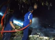 Mengantisipasi Api Merembet Ke Lahan Perkebunan, Damkar Terjunkan Personil Ke Kaloling Sinjai