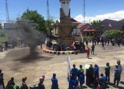Bakar Ban Bekas Warnai Tolak Omnibus Law di Sinjai