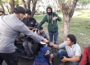 Mahasiswa Demo Tolak Omnibus Law, Kapolres Sinjai Bagikan Masker