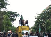 Tutup Jalan, HMI Gowa Raya Demo Tolak Omnibus Law