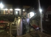 Breaking News: Mobil Gran Max Tabrak Tiang Listrik di Bonto Sinjai, Penumpang Dilarikan ke RSUD