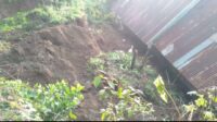 Foto: Rumah Warga di Sinjai Tengah Tertimpa Longsor