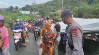 Jalan Poros Kabupaten Selayar Macet Personel Batalyon C Pelopor Bantu Evakuasi Atap Bangunan