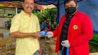Di Lokasi TPS, Mahasiswa KKN G-105 UNHAS di Gowa Edukasi Warga dan Bagikan Masker