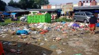 Pemuda Sinjai Selatan Geram, Buang Sampah Sembarangan di Pasar Samaenre
