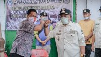 Andi Ibrahim Lepas Rombongan APDESI Soppeng Bawa Bantuan Kemanusiaan ke Sulbar