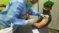 Ikuti Vaksinasi Covid, Dandim Sinjai Himbau Masyarakat Jangan Takut Divaksin