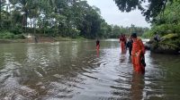 Tim SAR Batalyon C Pelopor dan Basarnas Bone Cari Korban Tenggelam di Sungai Libureng