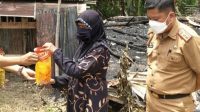Kominfo Sinjai Bantu Korban Kebakaran di Mattunreng Tellue