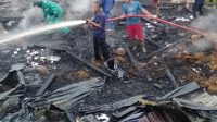 4 Rumah Panggung di Sinjai Barat Terbakar, 5 Ekor Kambing, Emas dan Uang Tunai Rp. 100 Juta Ikut Ludes