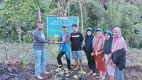 Jadikan Desa Percontohan, Kanit Patmor Polres Sinjai Berikan Bantuan Bibit Porang di Desa Bonto Tengnga