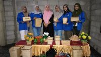 Kreatif, Mahasiswa IAIM Sinjai Buat Kreasi Dari Pelepah Pisang