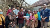 Serahkan Bantuan Korban Longsor, Presma IAIN Madura Kritik Penanganan Pemkab Pamekasan