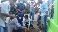 Setelah Tanam Pohon, Wabup Sinjai Minta Karang Taruna Sinjai Selatan Merawatnya