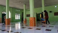 Menyambut Ramadhan! KT Saoraja Bersihkan Masjid di Desa Tompong Patu Bone