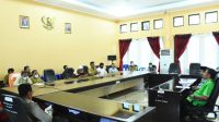 Warga Lambassang Keluhkan Jalanannya di DPRD Sinjai