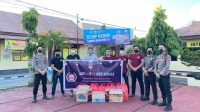 Personil Polres Sinjai Angkatan 41 Turun ke Jalan Bagi-bagi Takjil