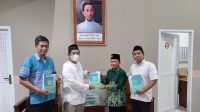 Pimpinan Muhammadiyah Sulsel Serahkan Bantuan AL-Qur’an ke Guest House UMSi