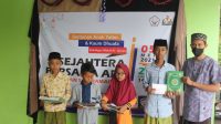 Tutup Kegiatan dengan Santuni Anak Yatim dan Duafa, APB Blumbungan Juga Wakafkan Al-Qur’an