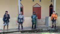 Masjid di Desa Patalassang Sinjai Timur Disemprot Disinfektan Jelang Idul Fitri 1442 H