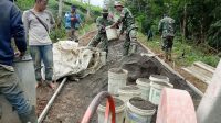 Semangat Gotong-Royong Bangun Jalan Desa Dalam TMMD Sengkuyung
